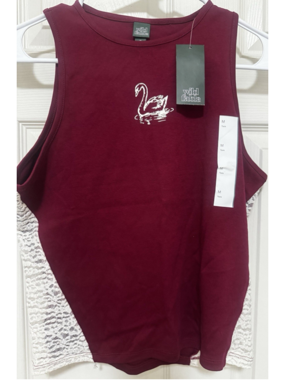 Wild Fable Women roundneck tank top burgundy birds size M